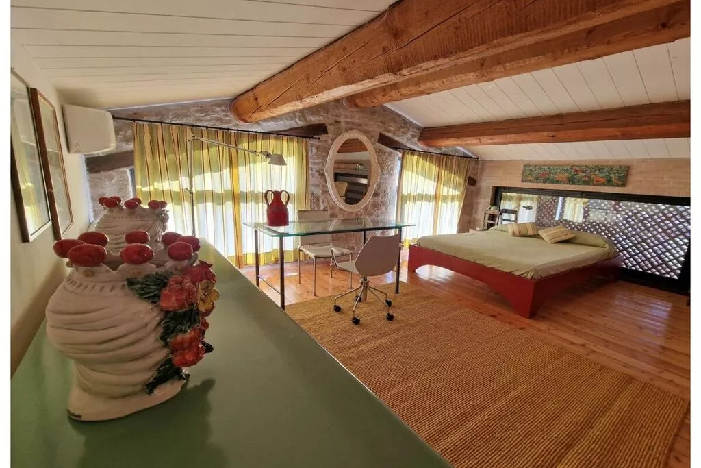 483328-Bedroom