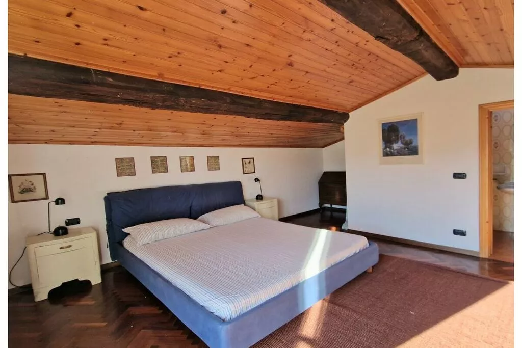 483328-Bedroom