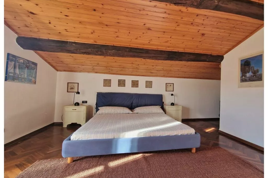 483328-Bedroom