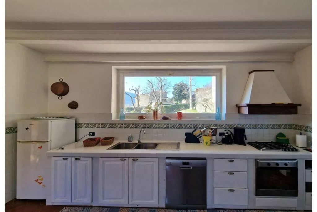 483328-Kitchen