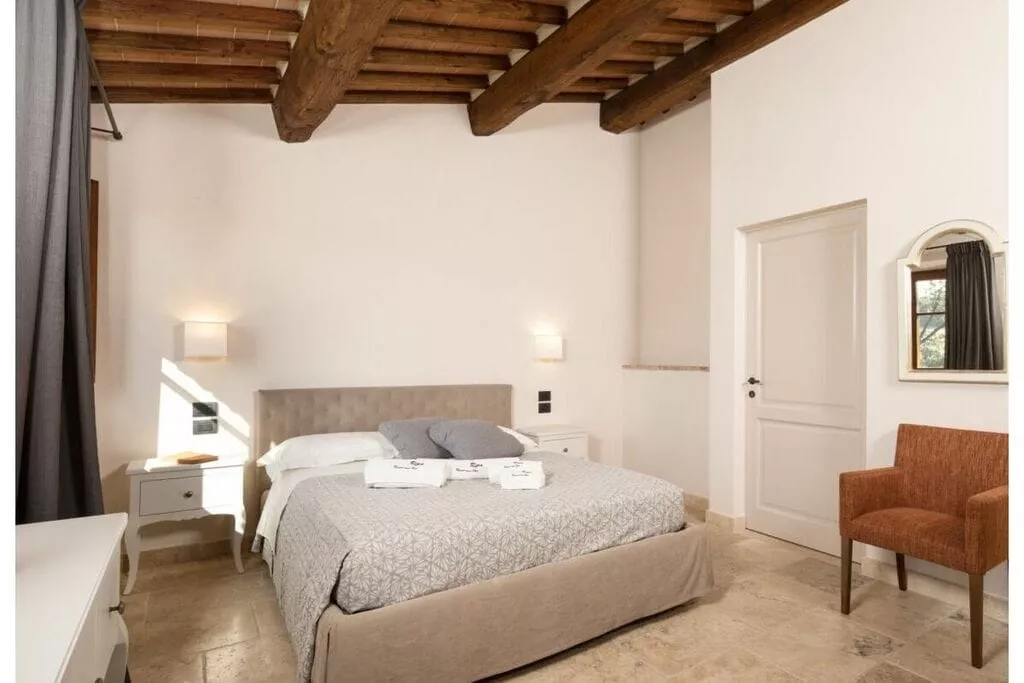 482933-Bedroom