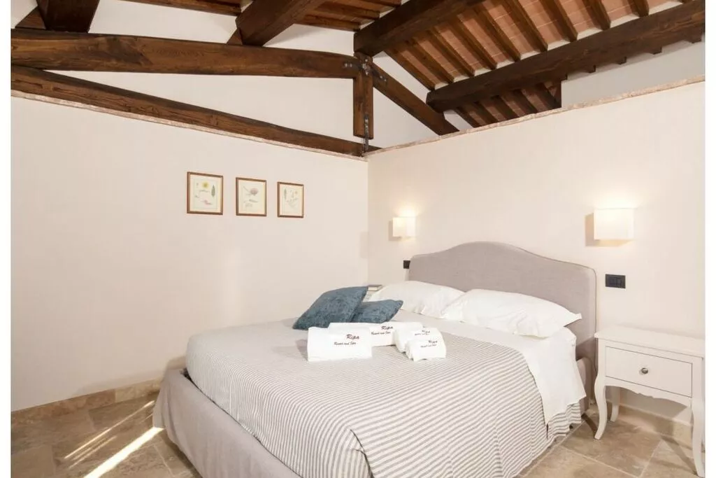 482933-Bedroom