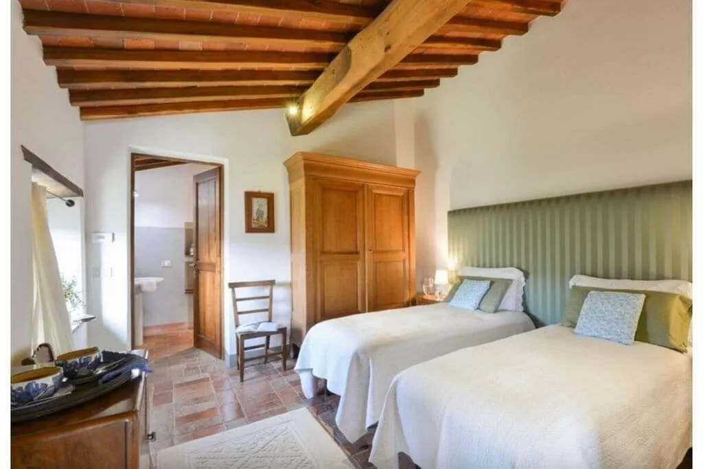 482969-Bedroom