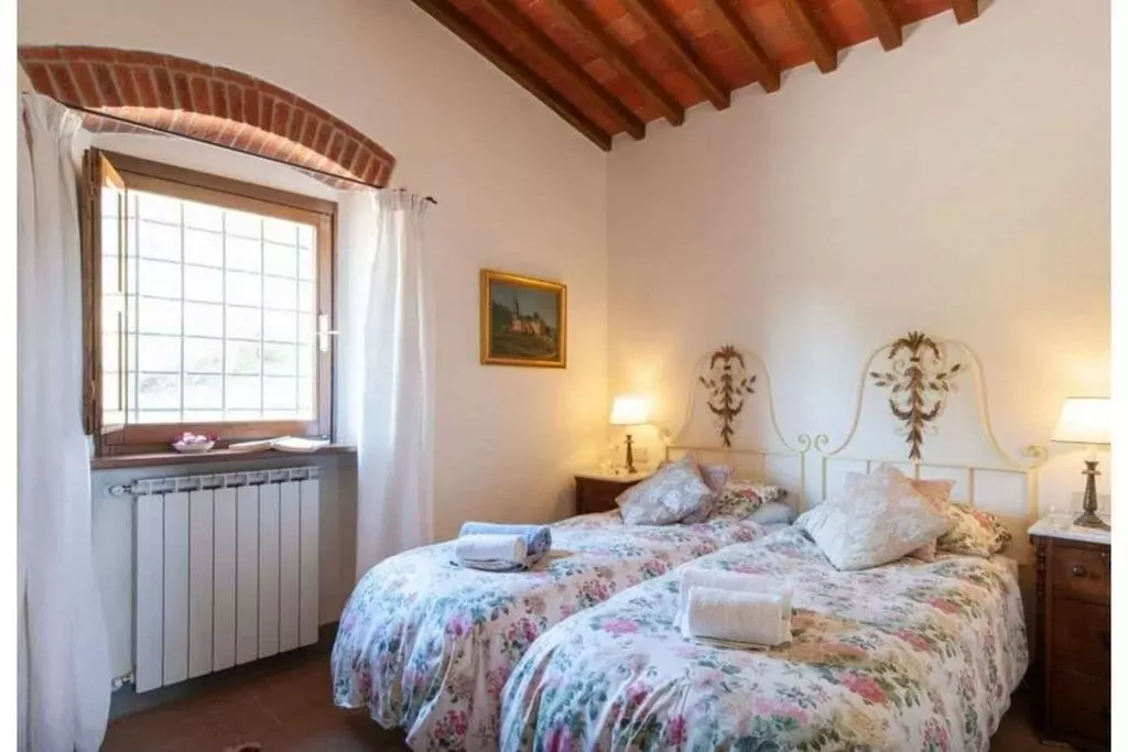 482969-Bedroom