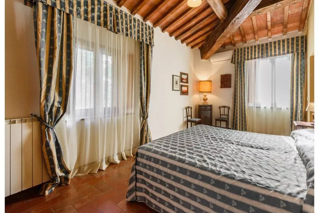 482955-Bedroom