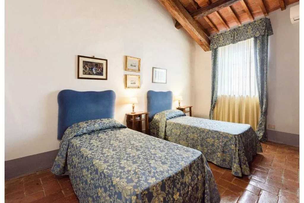 482955-Bedroom