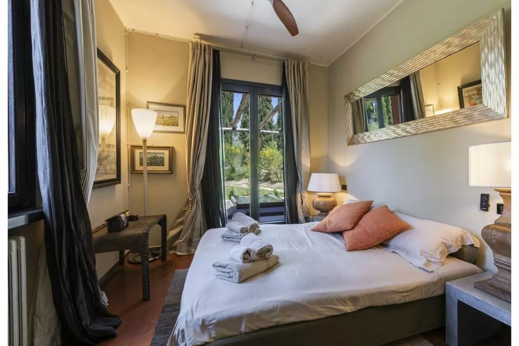 482942-Bedroom