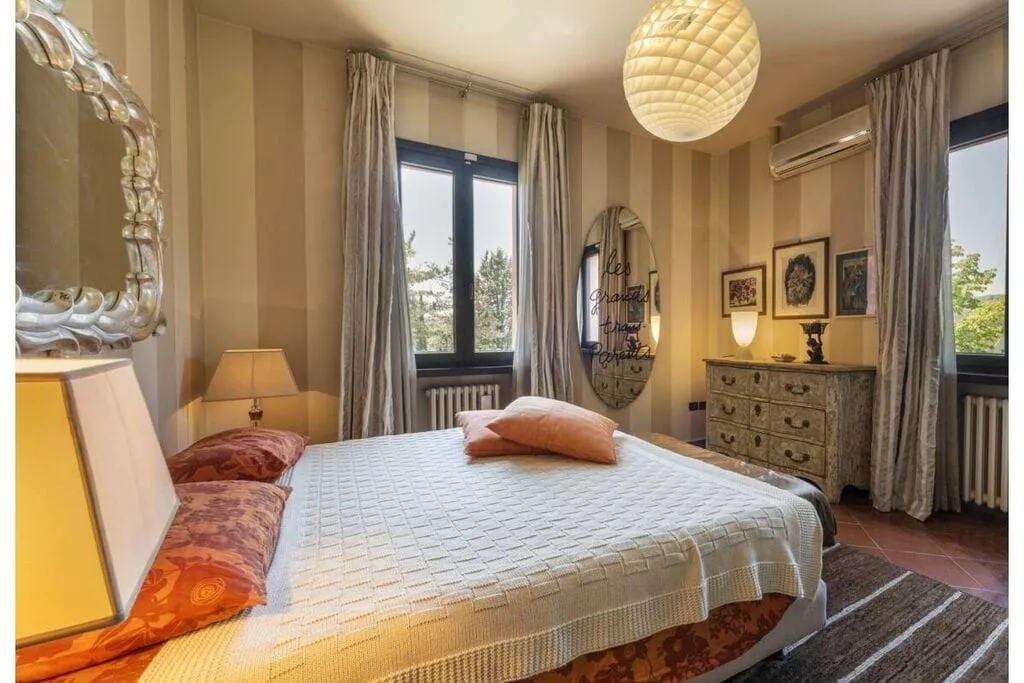 482942-Bedroom