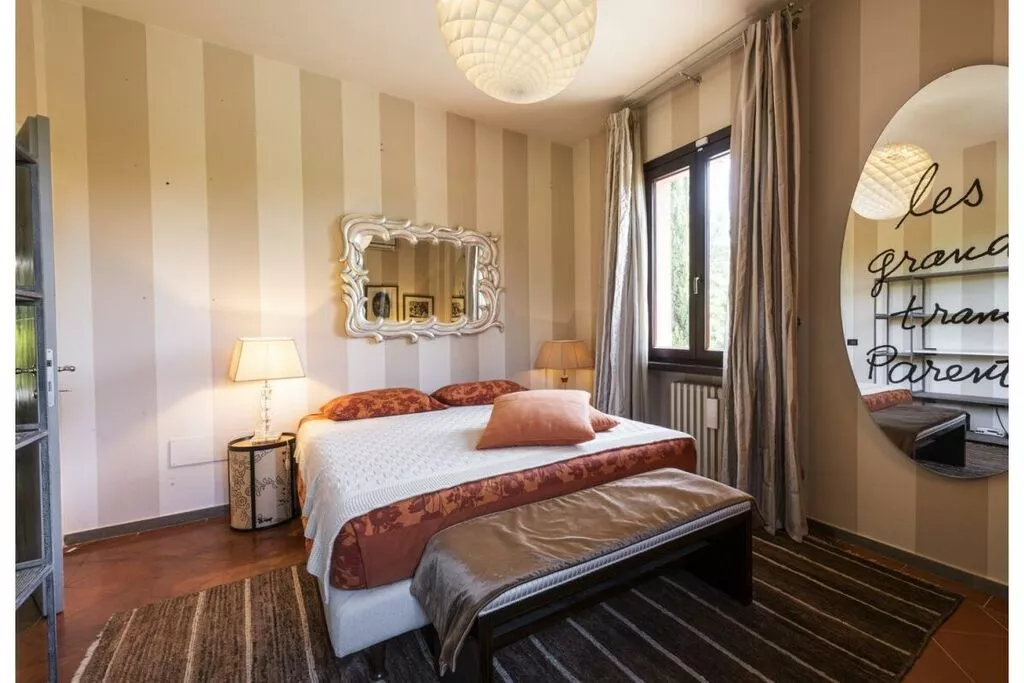 482942-Bedroom