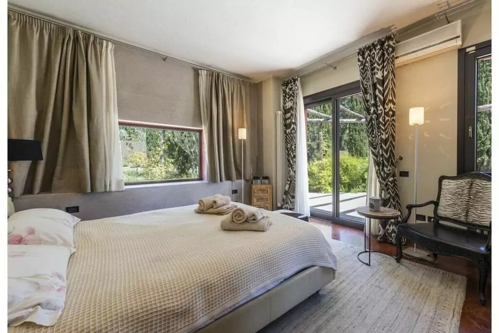 482942-Bedroom