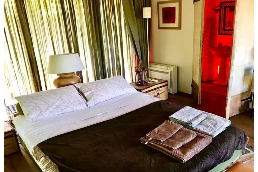 482942-Bedroom