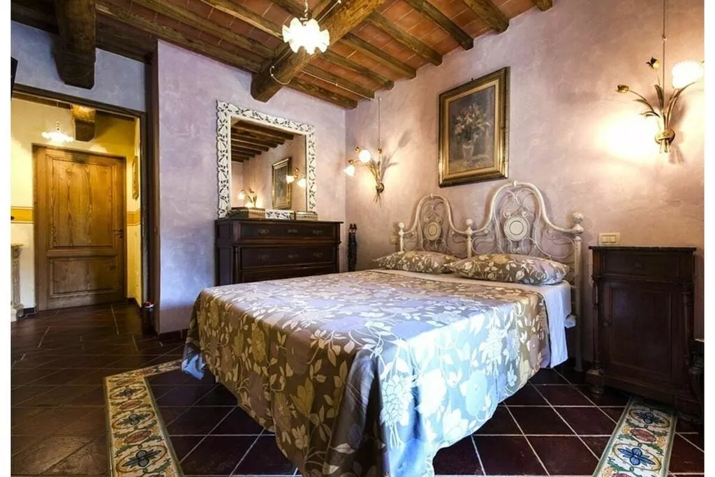 452683-Bedroom