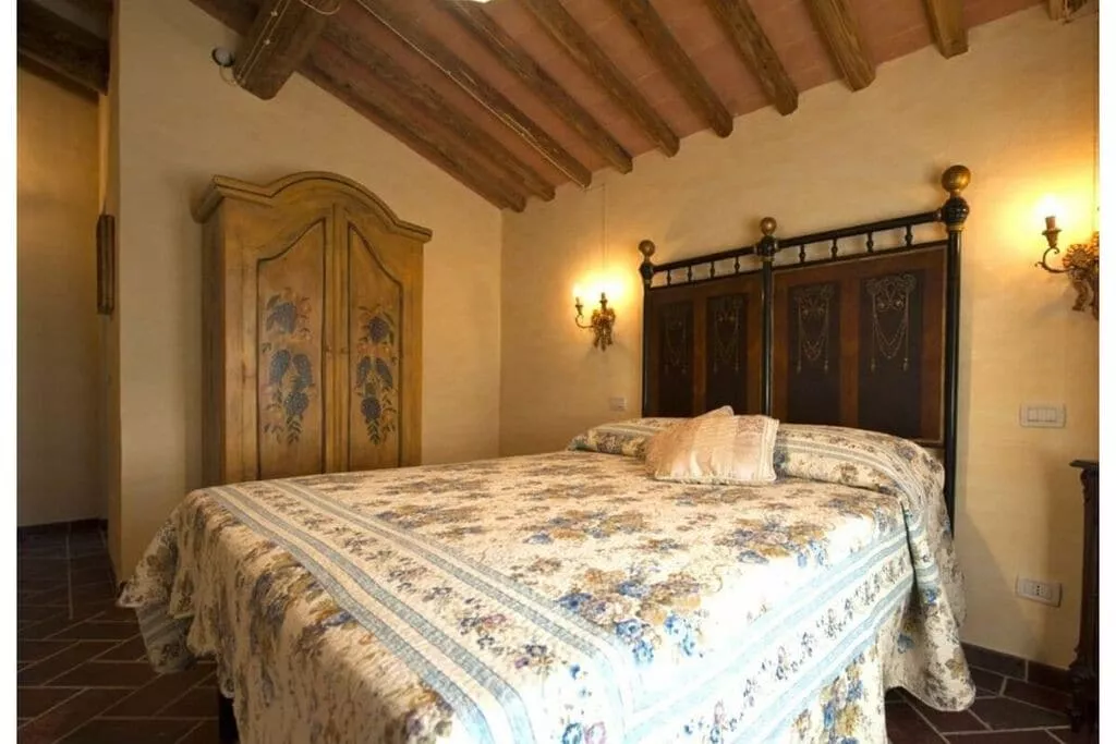 452683-Bedroom