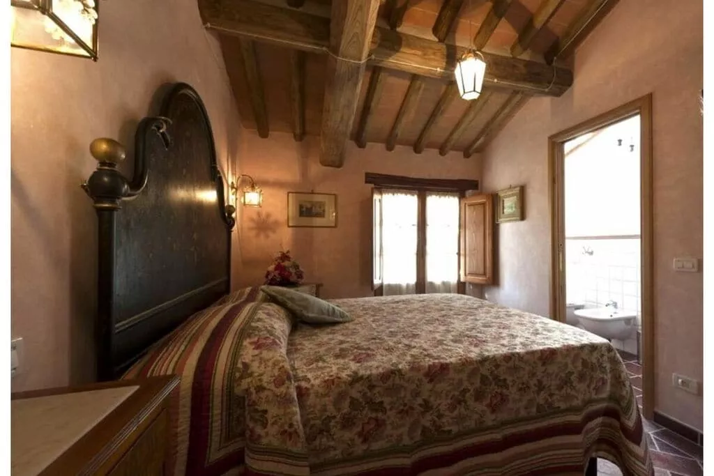 452683-Bedroom
