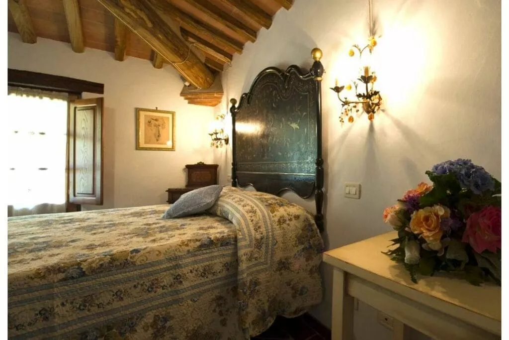 452683-Bedroom