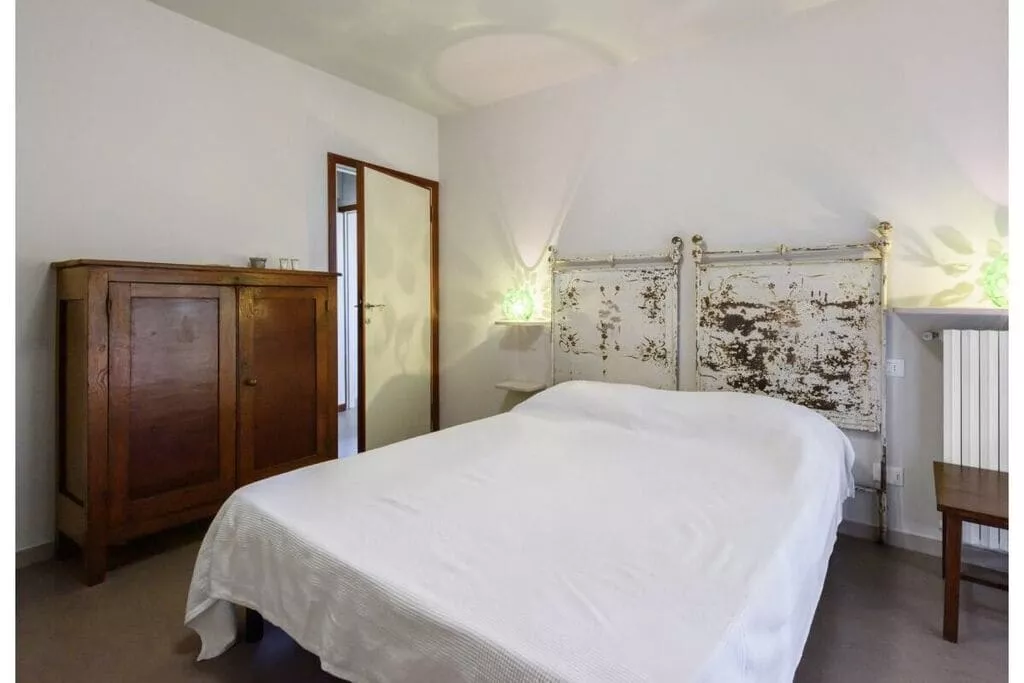 482951-Bedroom