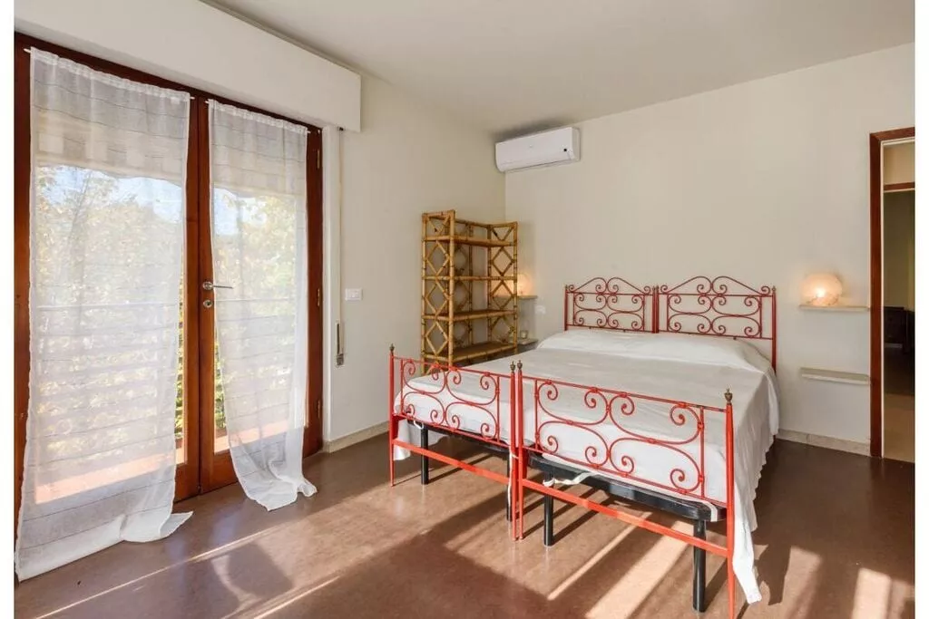 482951-Bedroom