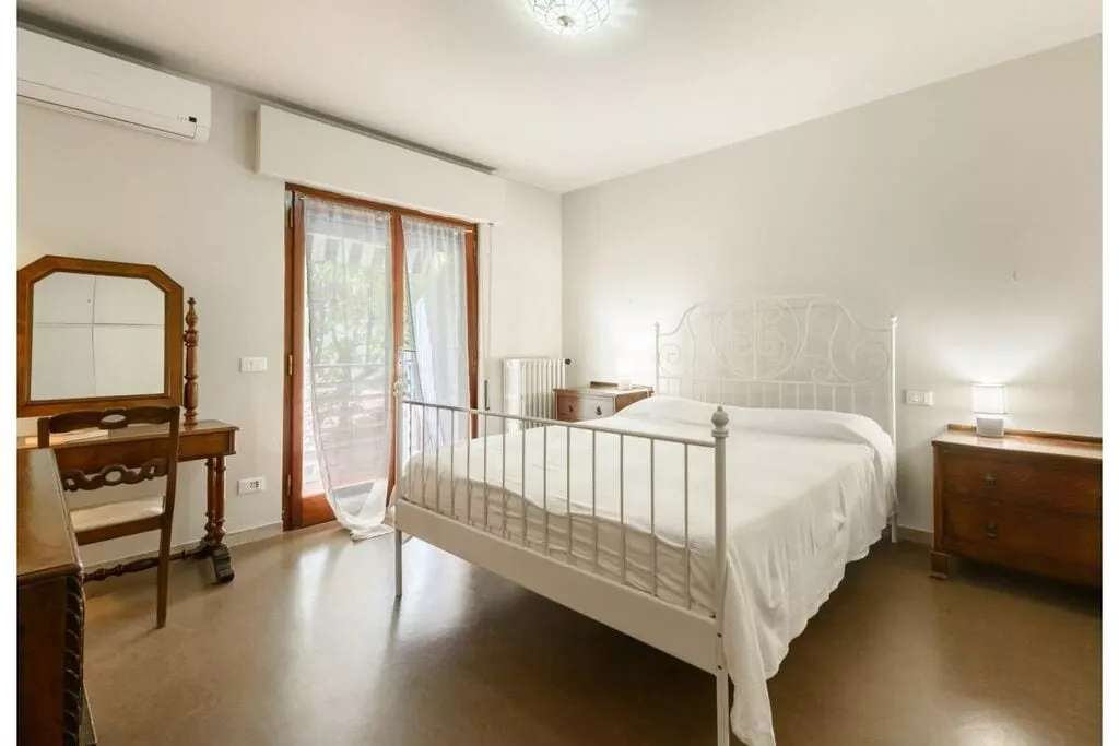 482951-Bedroom