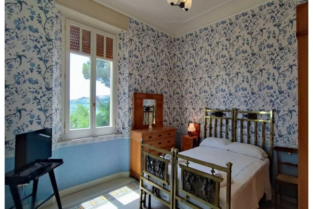 482964-Bedroom