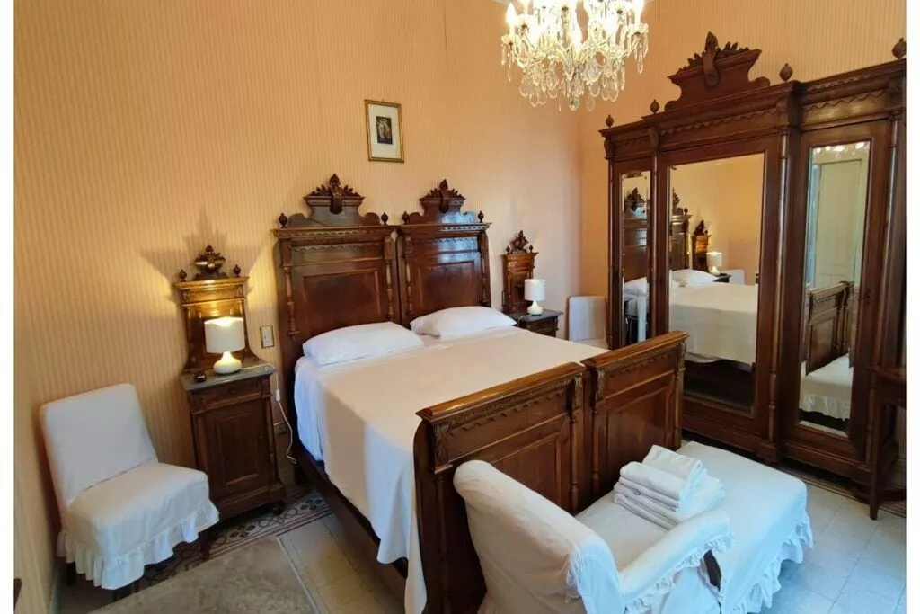 482964-Bedroom
