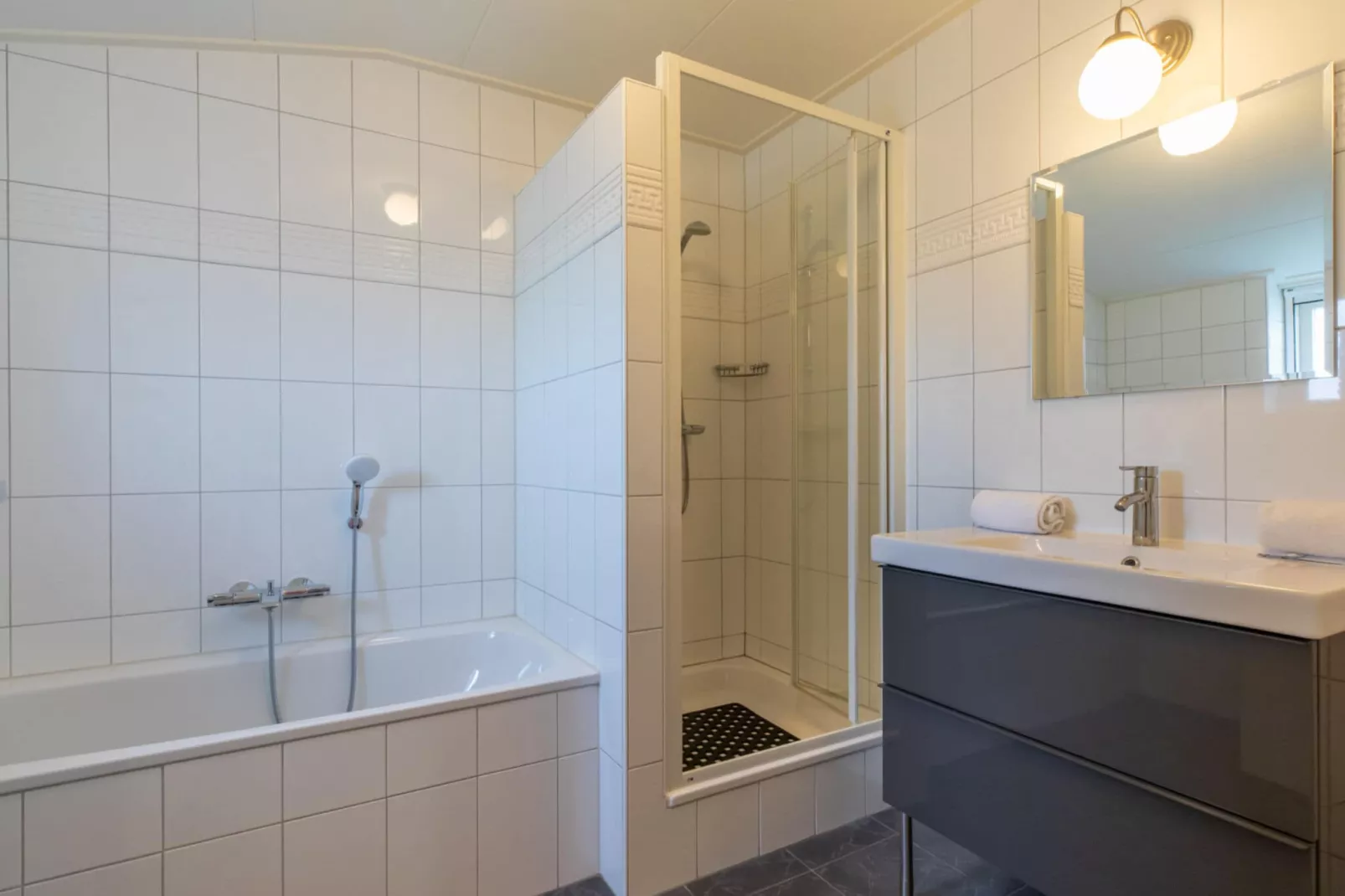 Studio - Vlissingsestraat 3-1  Koudekerke-Bathroom