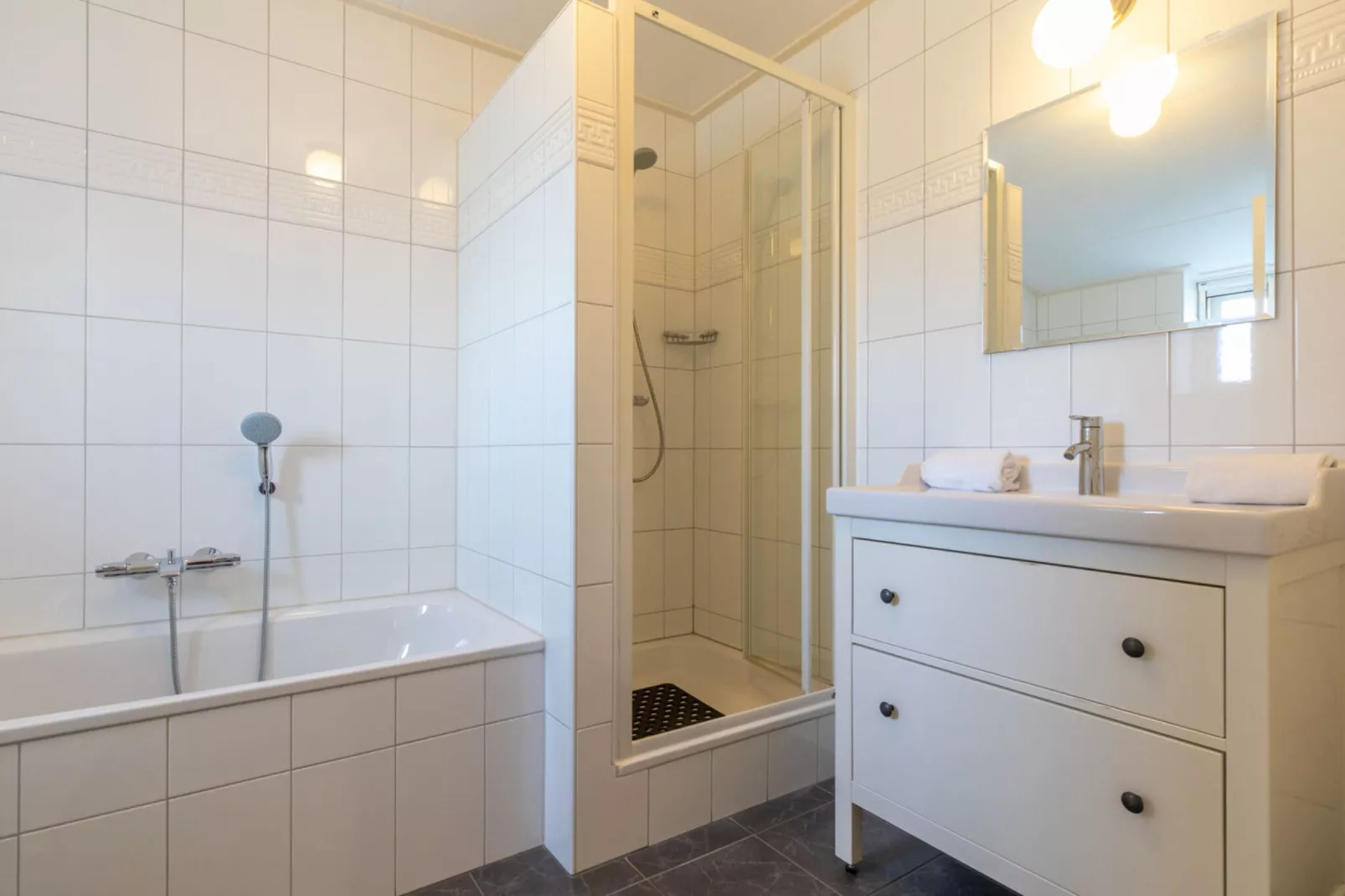 Studio - Vlissingsestraat 3-3  Koudekerke-Bathroom