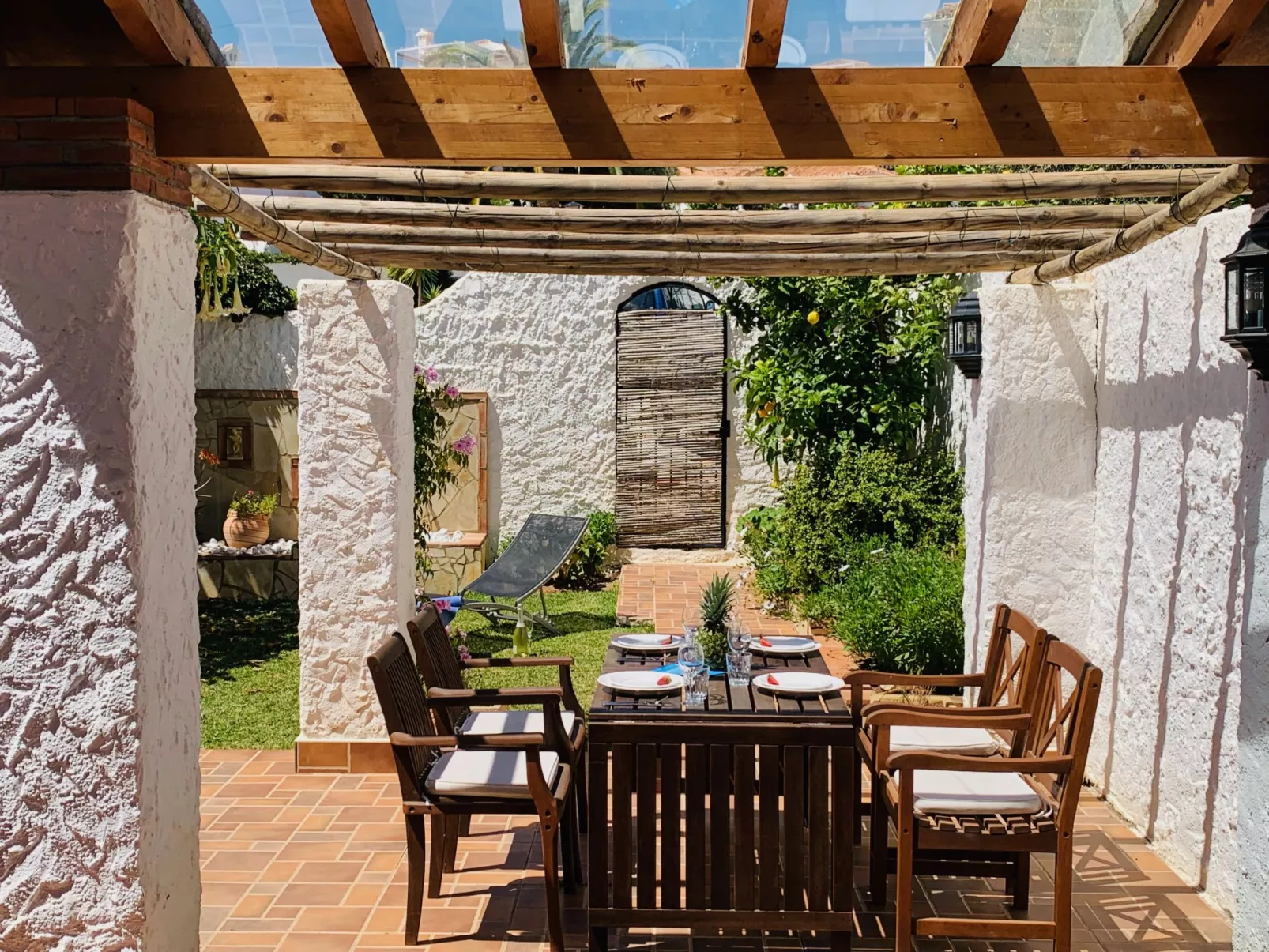 Los Olivos de Capistrano-Outside