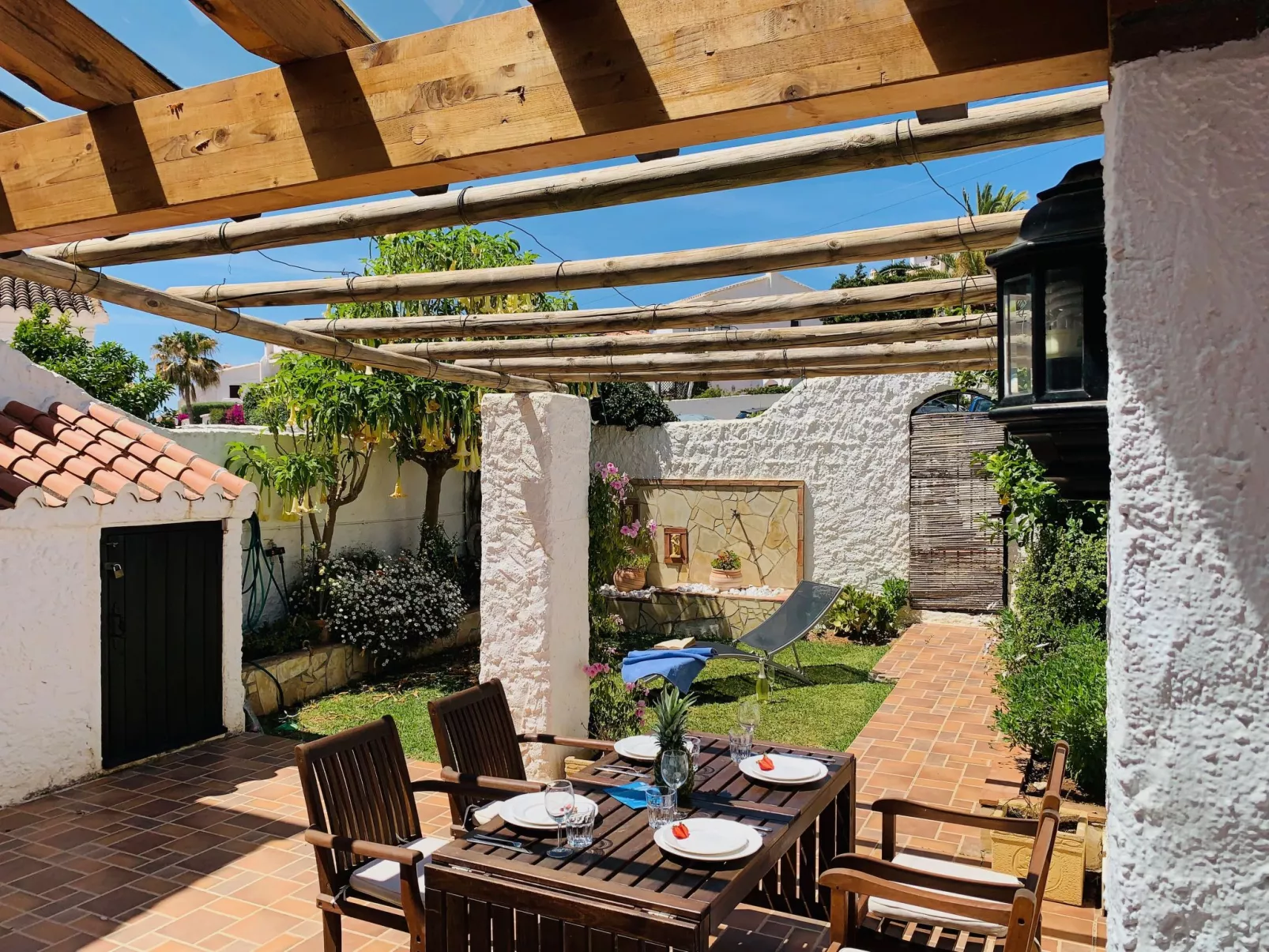 Los Olivos de Capistrano-Outside