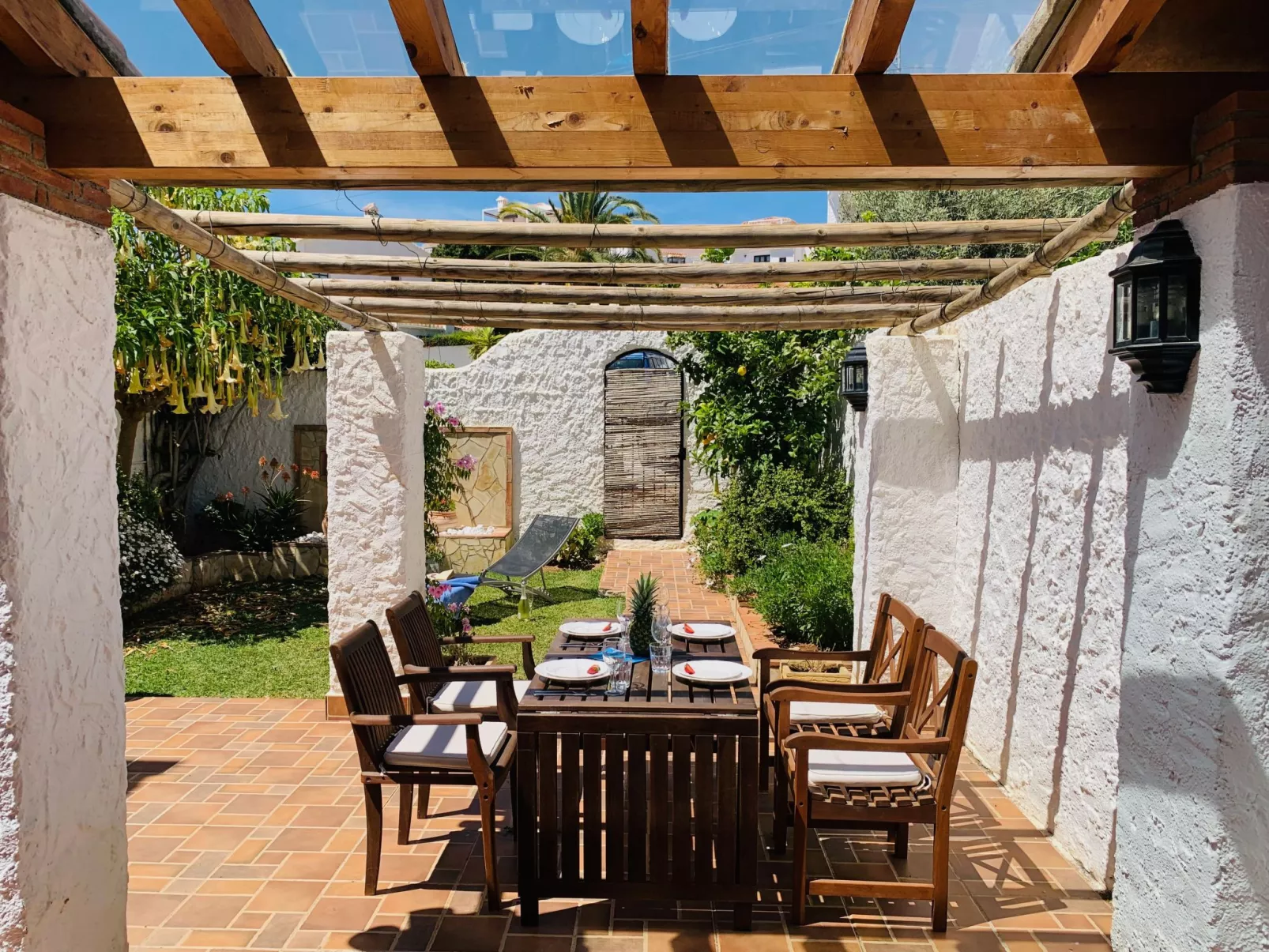 Los Olivos de Capistrano-Outside