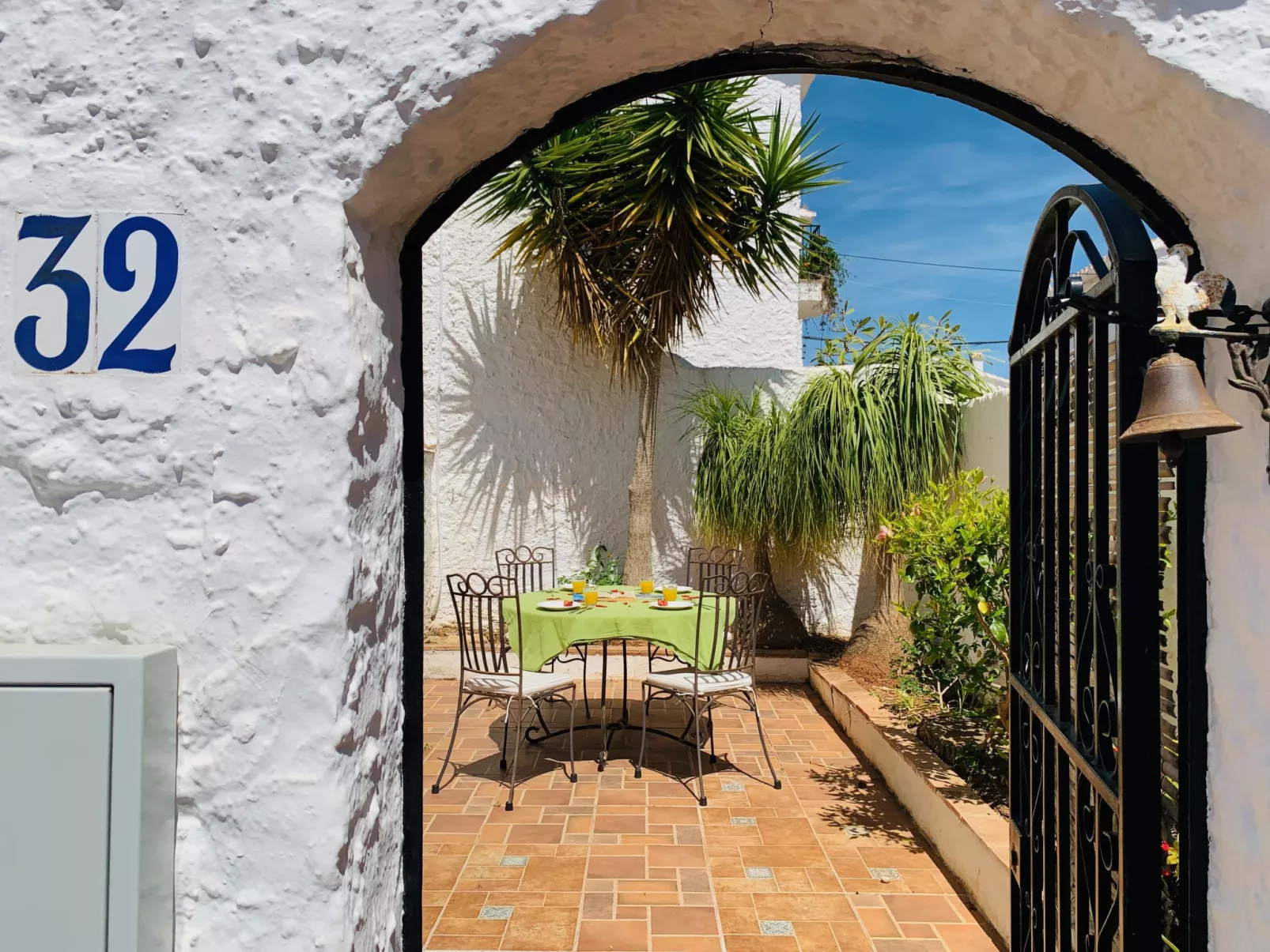 Los Olivos de Capistrano-Outside