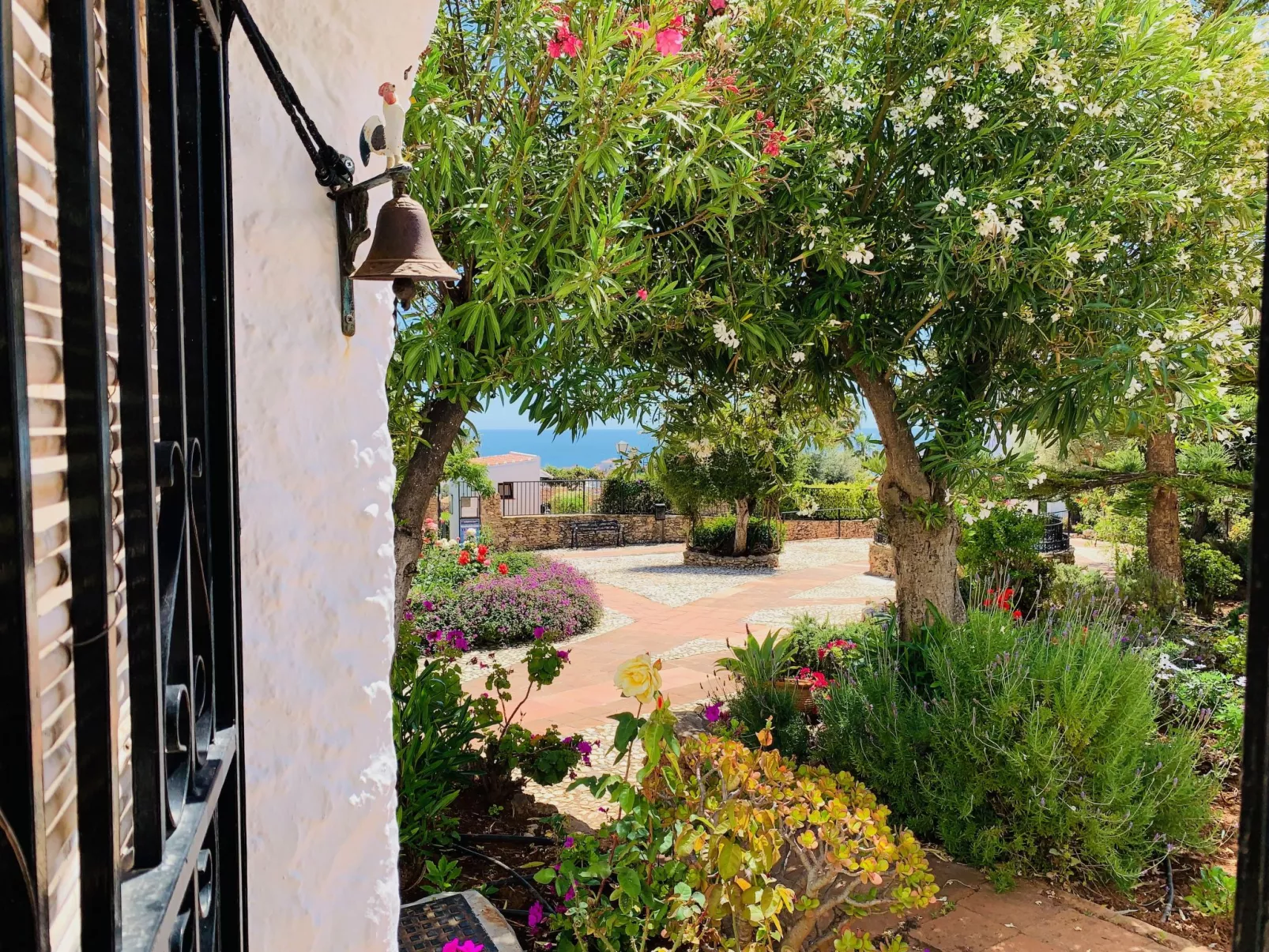 Los Olivos de Capistrano-Outside