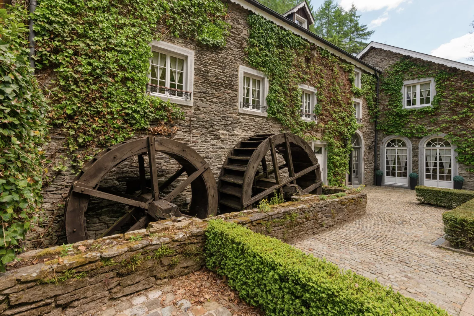 Le Vieux Moulin-Exterior summer