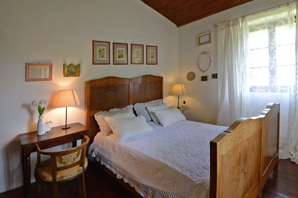 204198-Bedroom