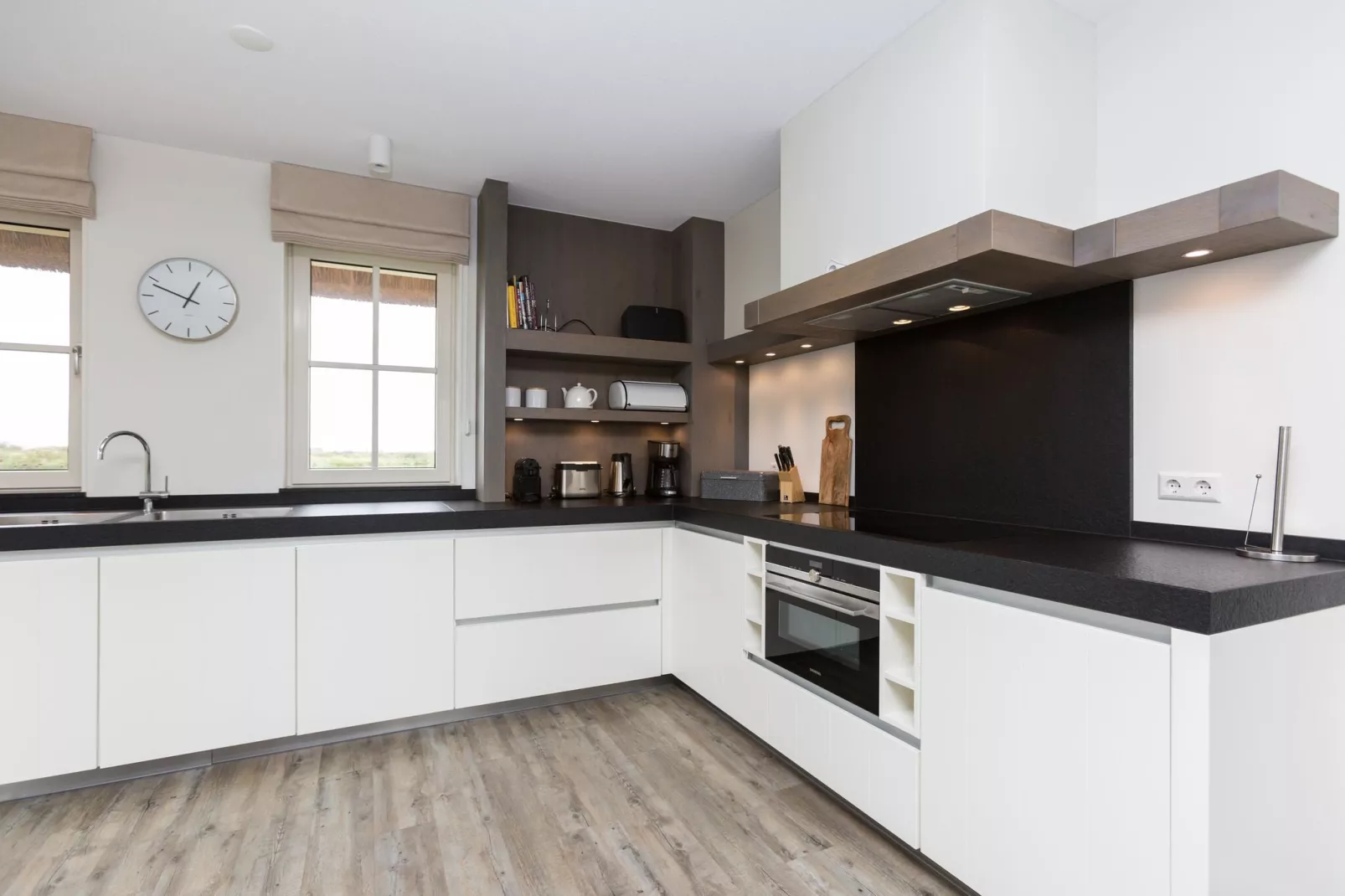 Friese Meren Villa's 10-Kitchen