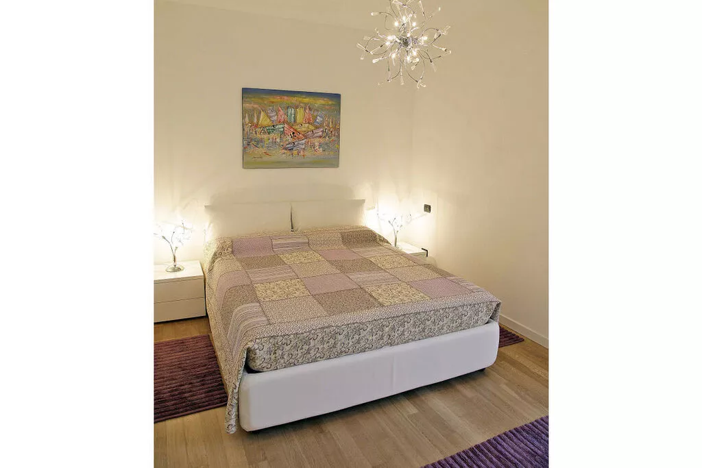 121384-Bedroom