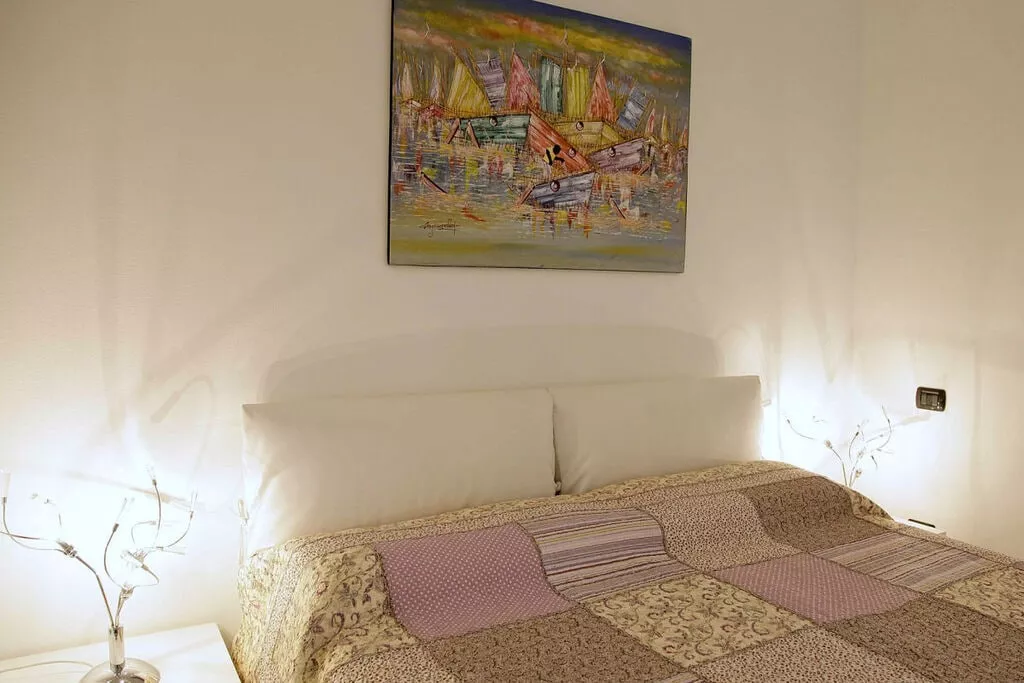 121384-Bedroom