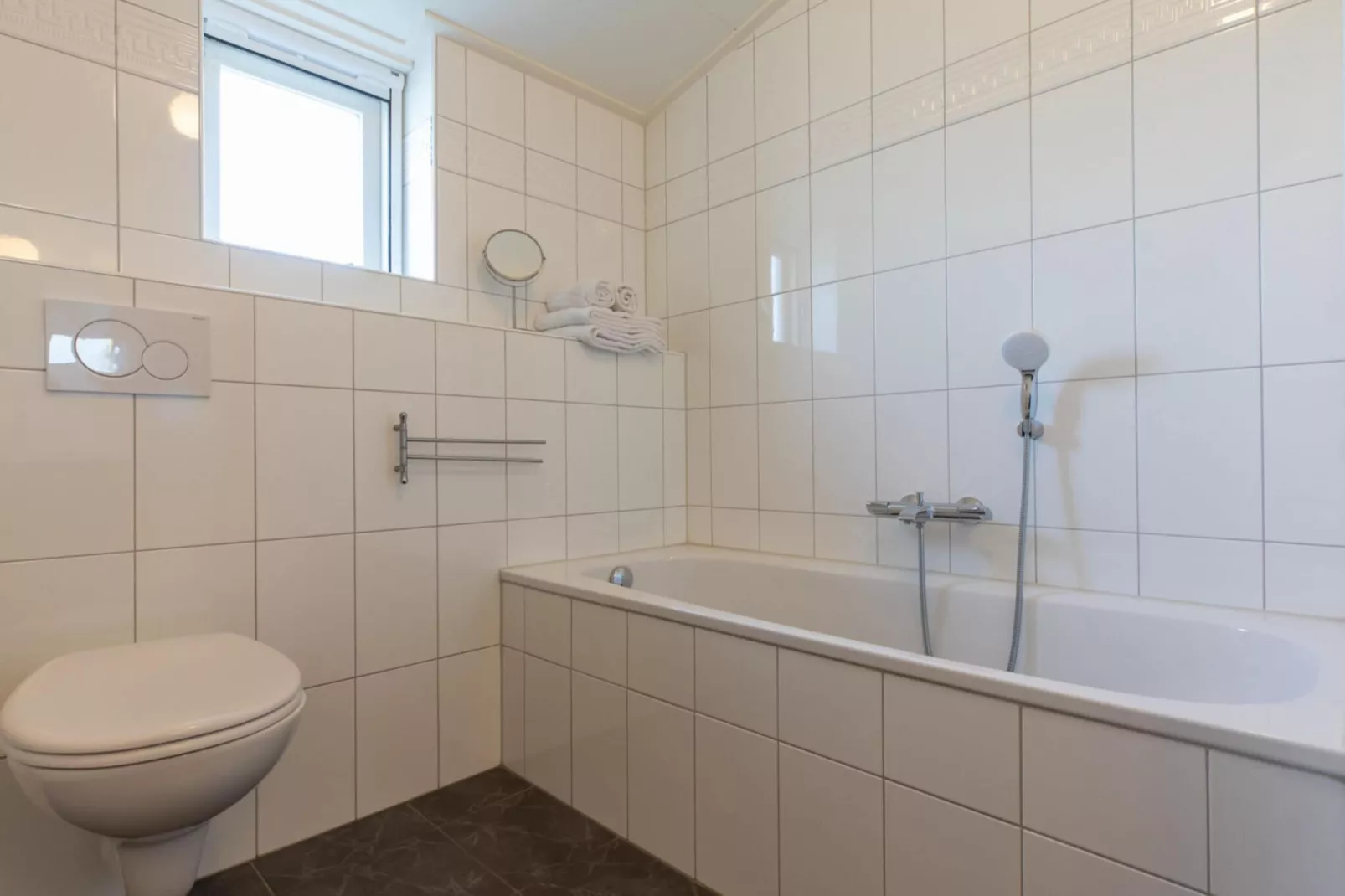 Studio - Vlissingsestraat 3-2  Koudekerke-Bathroom