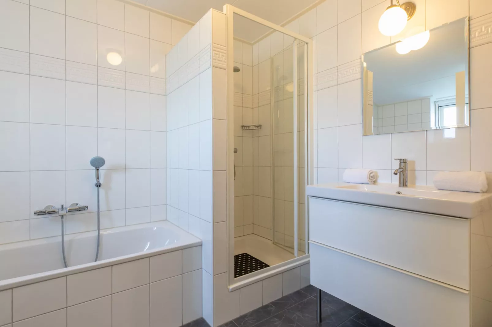 Studio - Vlissingsestraat 3-2  Koudekerke-Bathroom