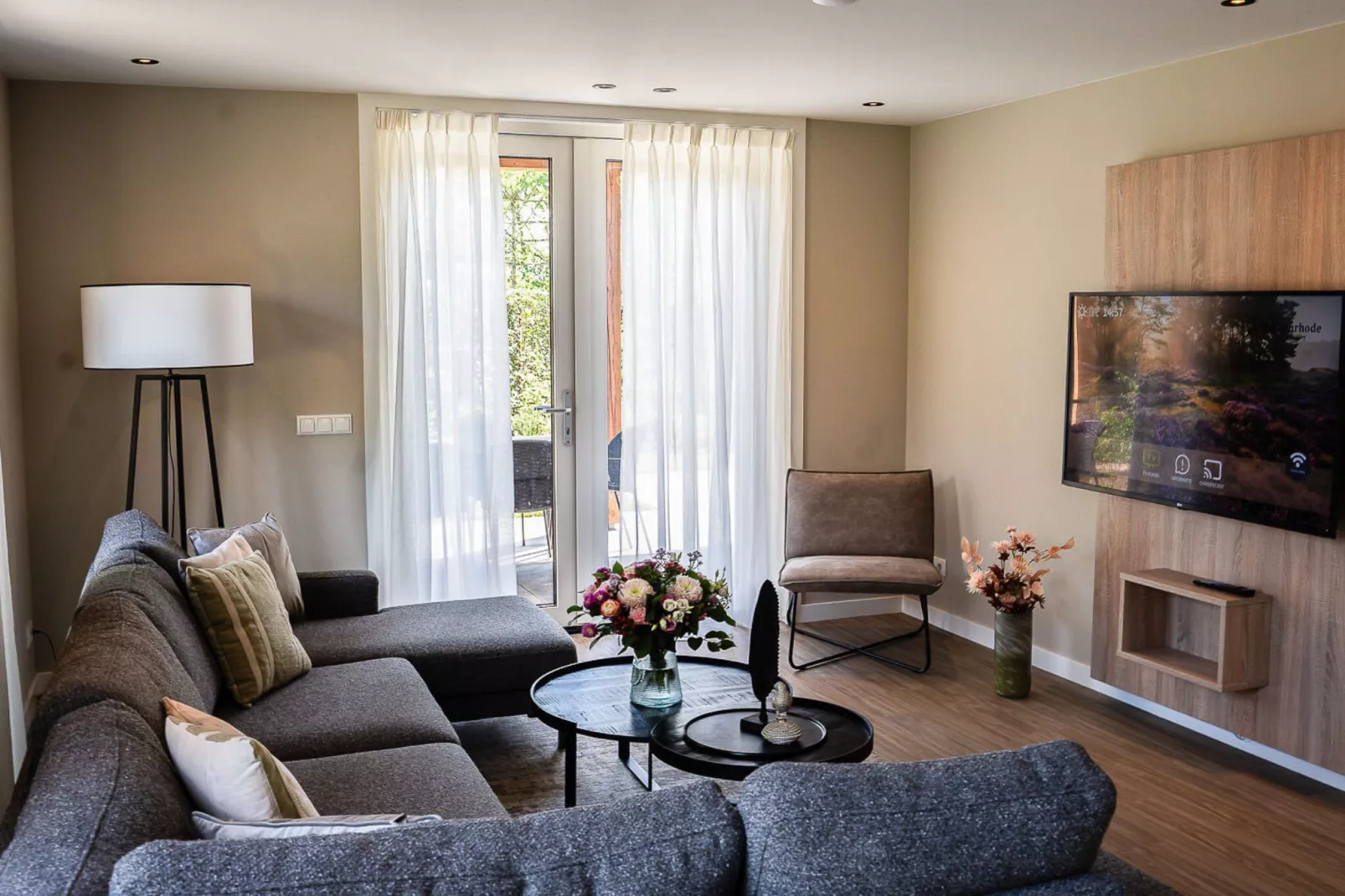 Bos Villa met Hottub  6 personen-Living room