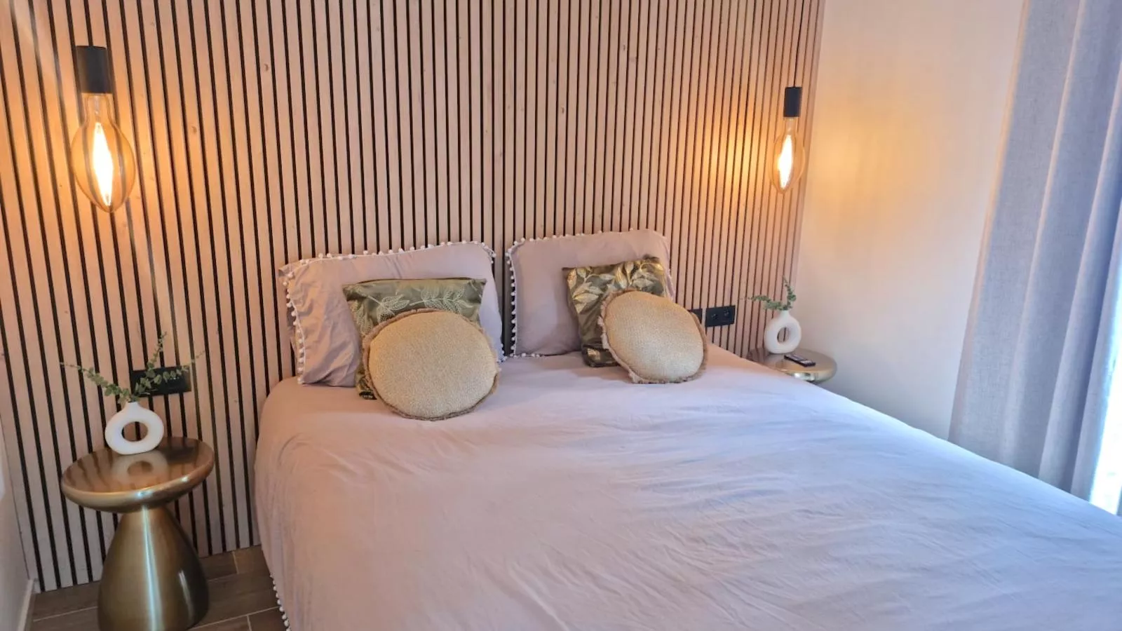Thalor-Bedroom