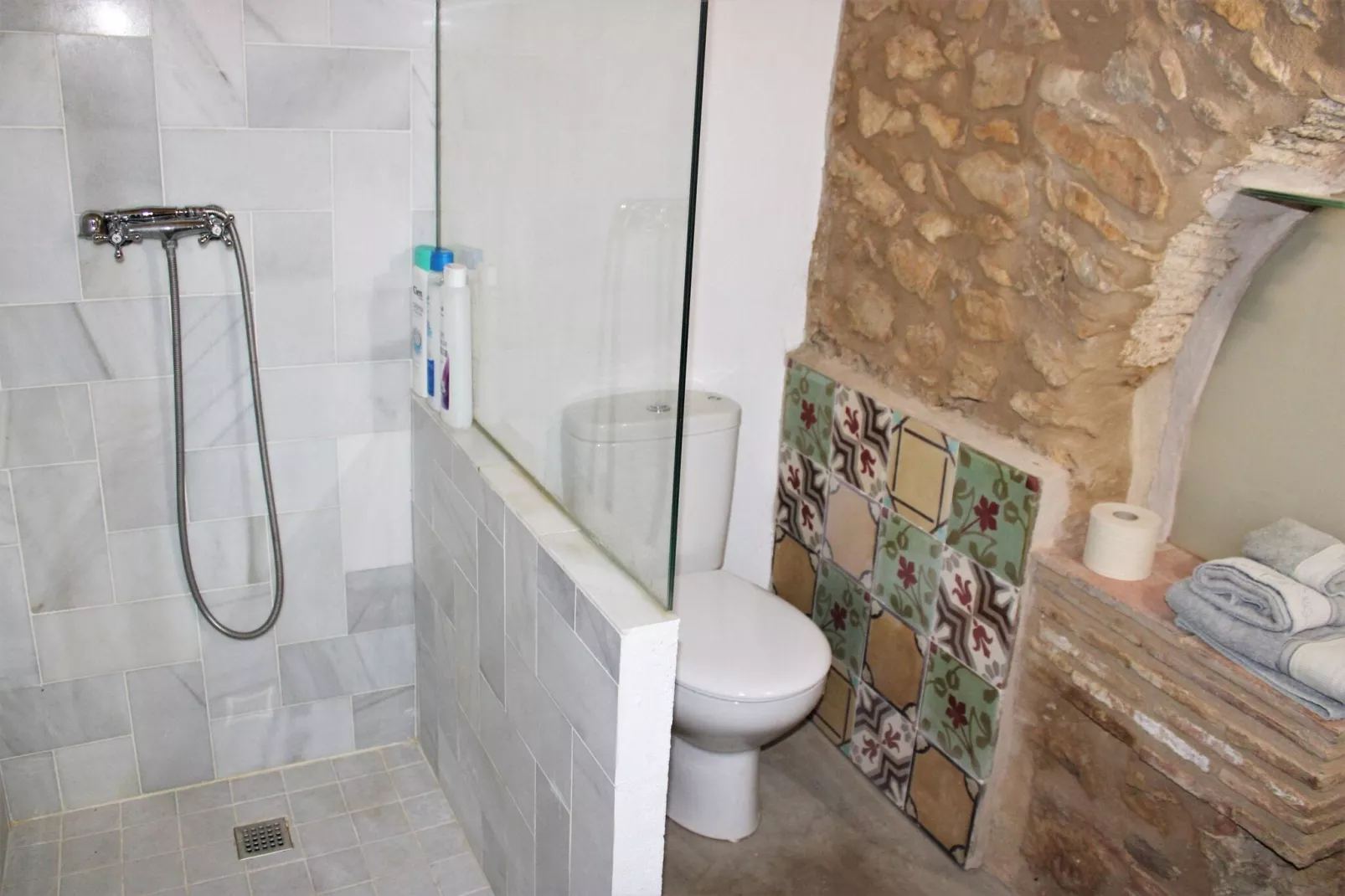 Les Corts de CAL VIRREI-Salle de bain