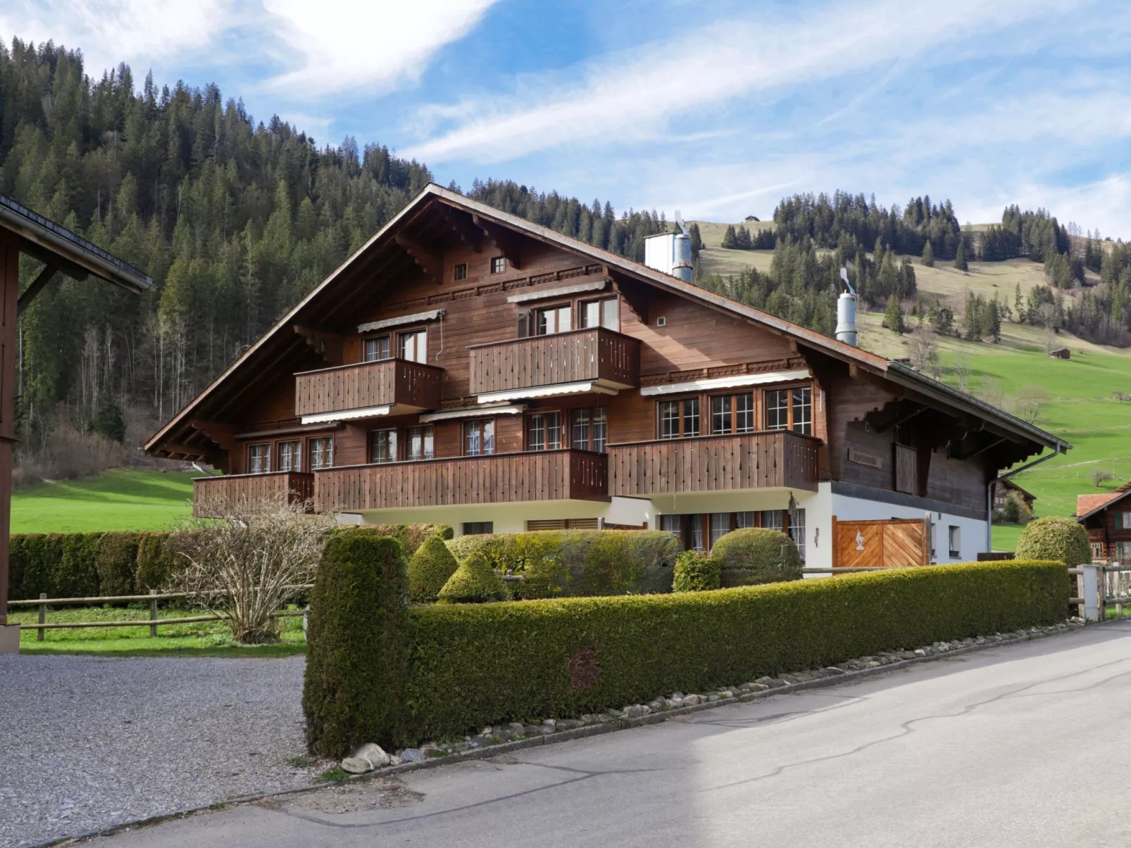 Chalet Simmental P-3-Outside