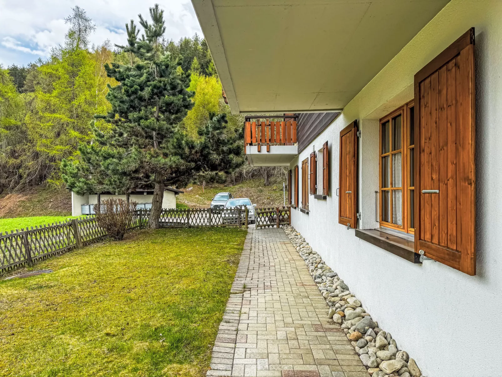 Chamois AZ1-Outside