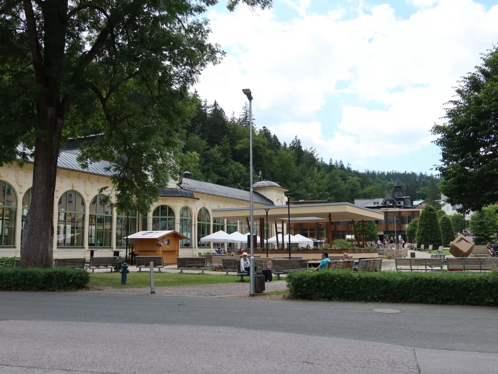 Chic Mountain Terrace Lounge-Outside