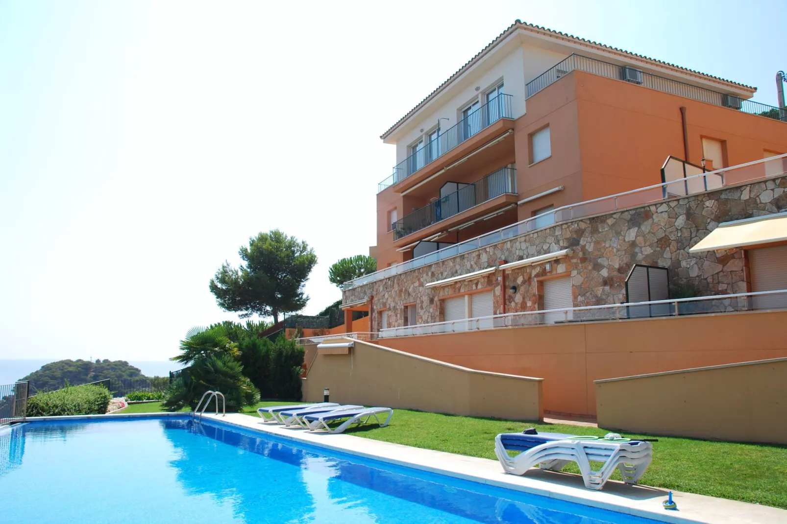 Montecarlo-Exterior summer