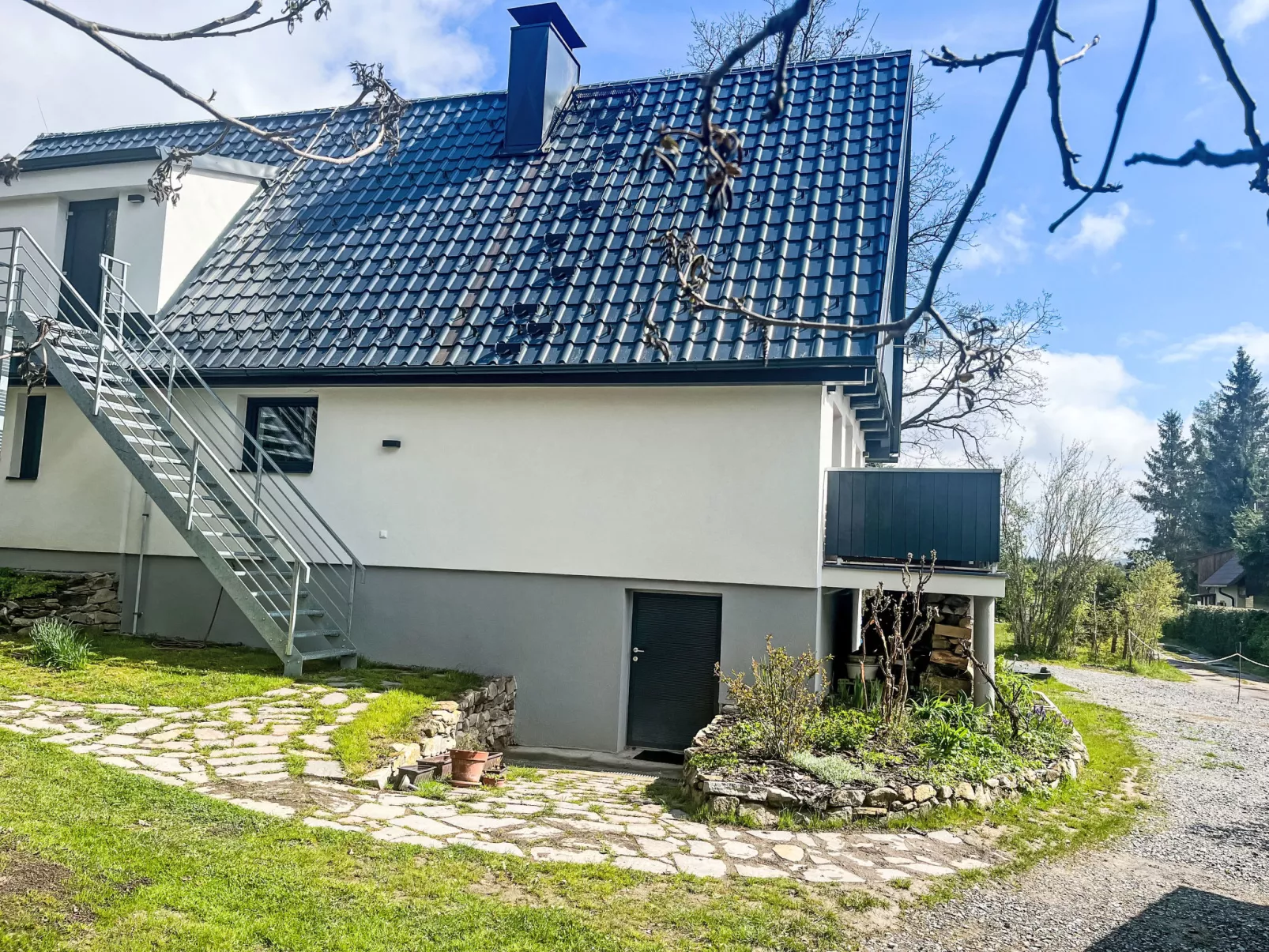Hůrka-Outside