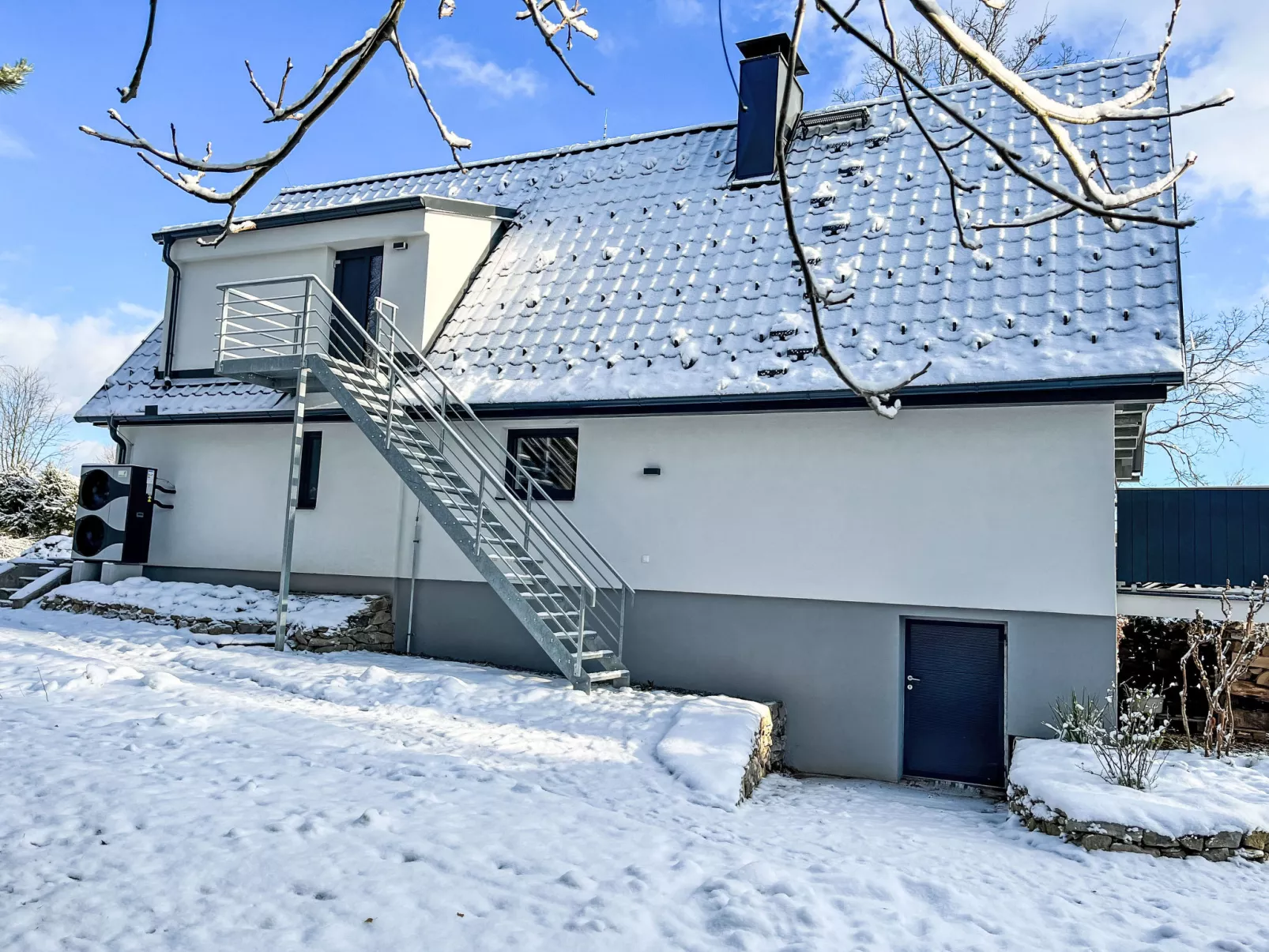Hůrka-Outside