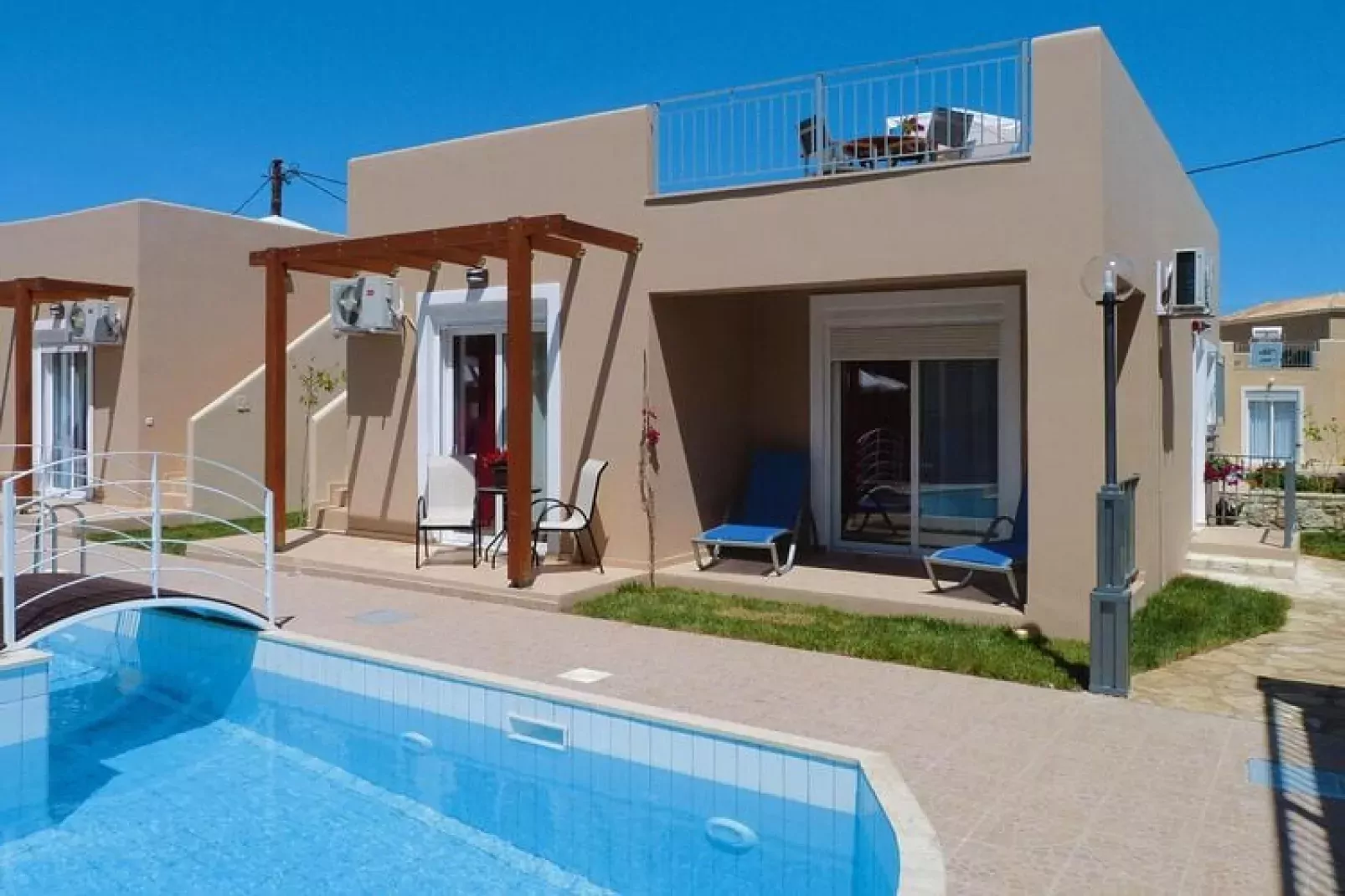 Villas Azure Beach, Nopigia-1-bedroom-villa - 45 sqm with sharing pool-Schwimmbad