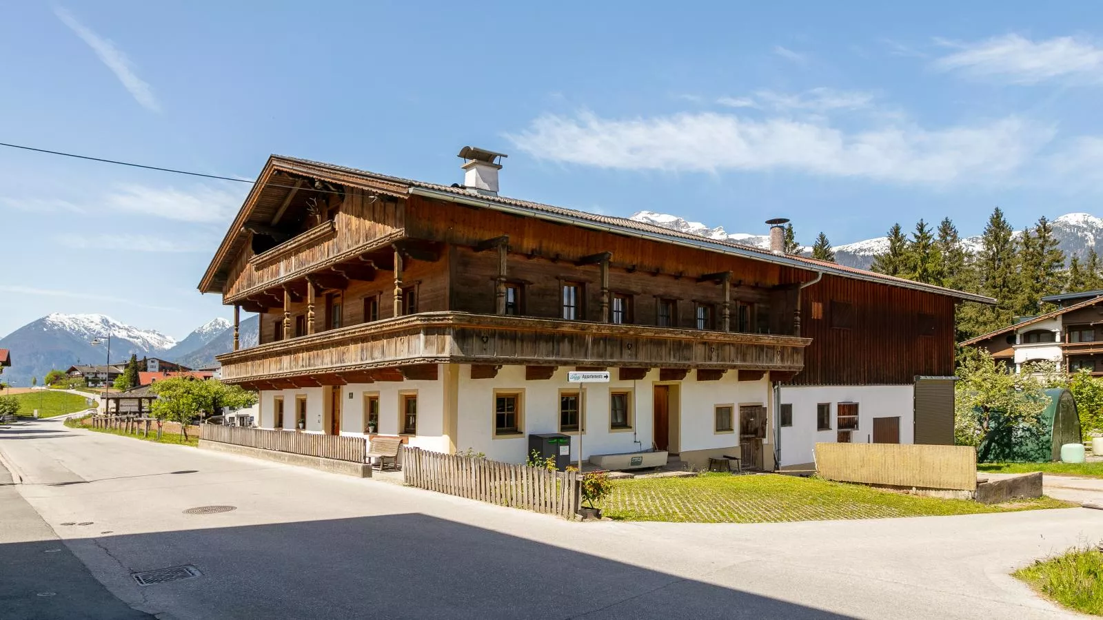 Seppen Top 2-Exterior summer