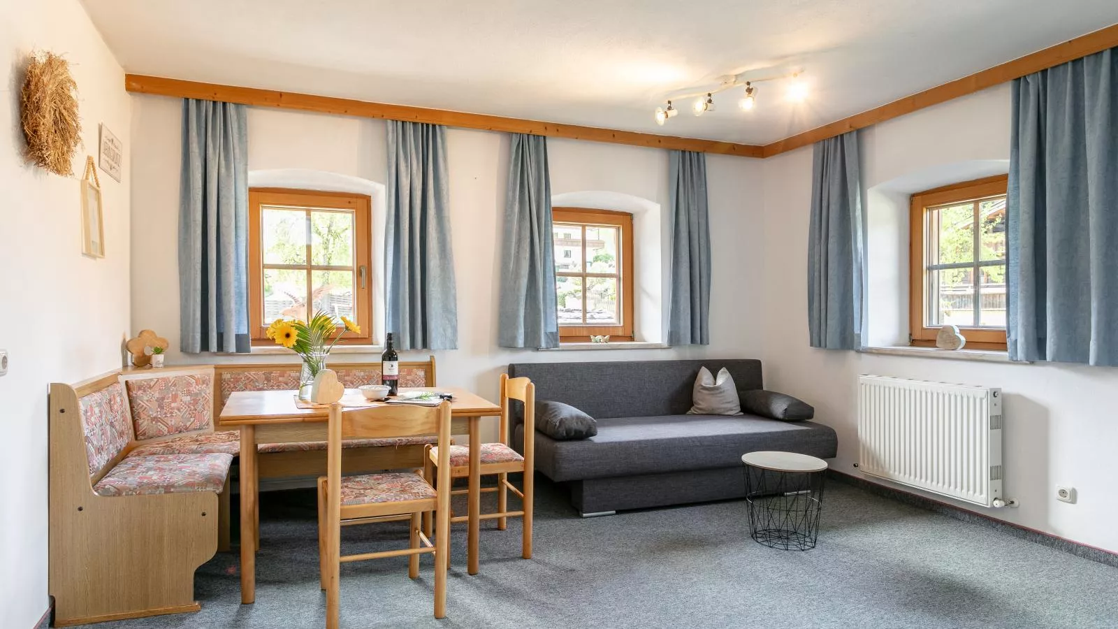 Seppen Top 2-Living room